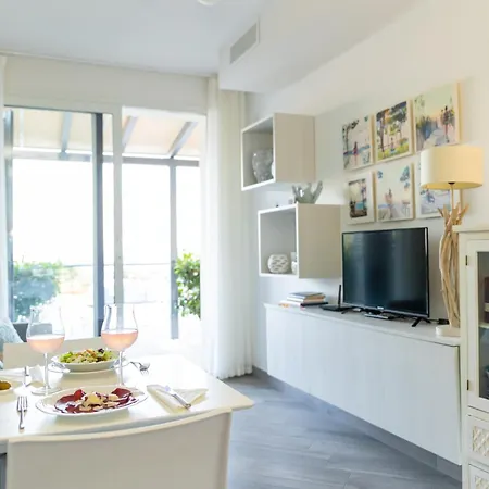 Perla Abernathy - With Garden & Swimming Pool On Liguria West Coast Appartement *