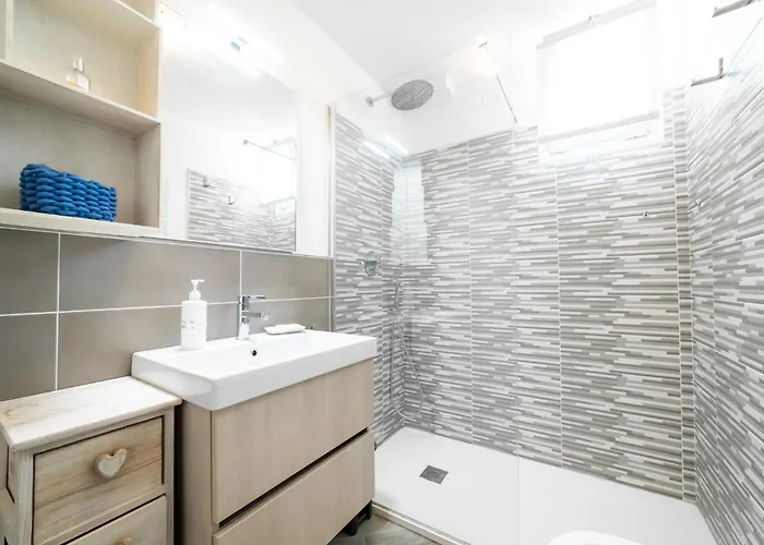 Perla Abernathy - With Garden & Swimming Pool On Liguria West Coast Appartement