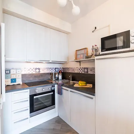 Perla Abernathy - With Garden & Swimming Pool On Liguria West Coast Daire