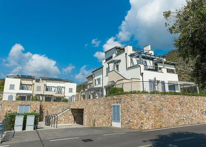 Perla Abernathy - With Garden & Swimming Pool On Liguria West Coast * Boissano